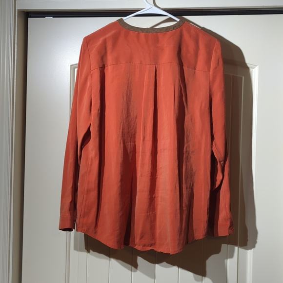 Chico's Burnt Orange Snap Front Blouse w/ Suede Like Trim Women's Sz 1 (Med.-8) - Picture 4 of 8